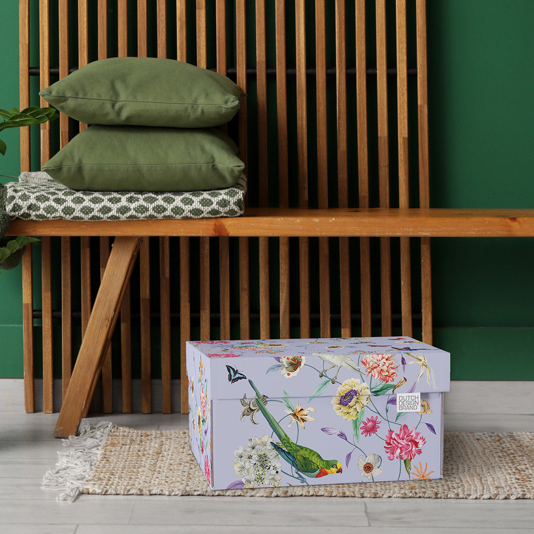 Duurzame opbergbox met lila achtergrond en vrolijke print van vogels, bloemen en vlinders.
