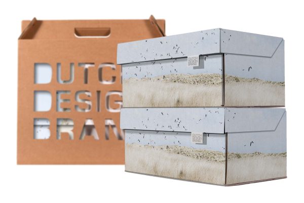 Texel Dunes Storage Box depicting the dunes of Texel with seagulls flying above. Packaging in the background.